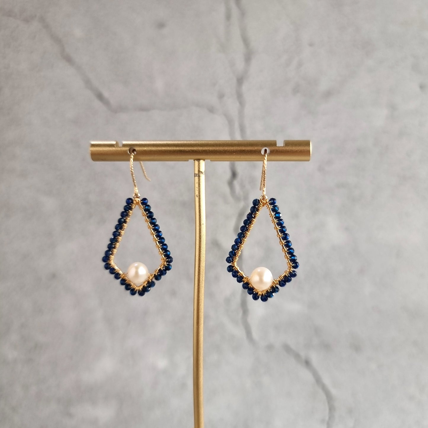 Kite Shape Blue Spinel Gemstone with Fresh Water Pearl
