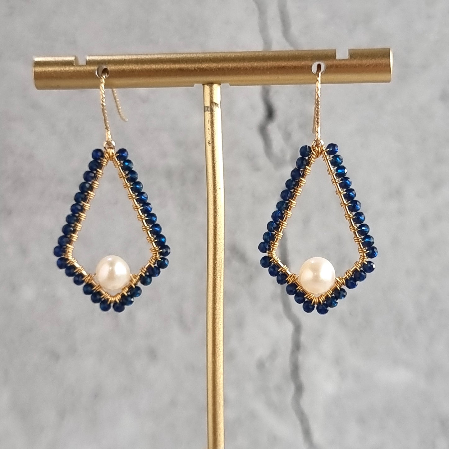 Kite Shape Blue Spinel Gemstone with Fresh Water Pearl