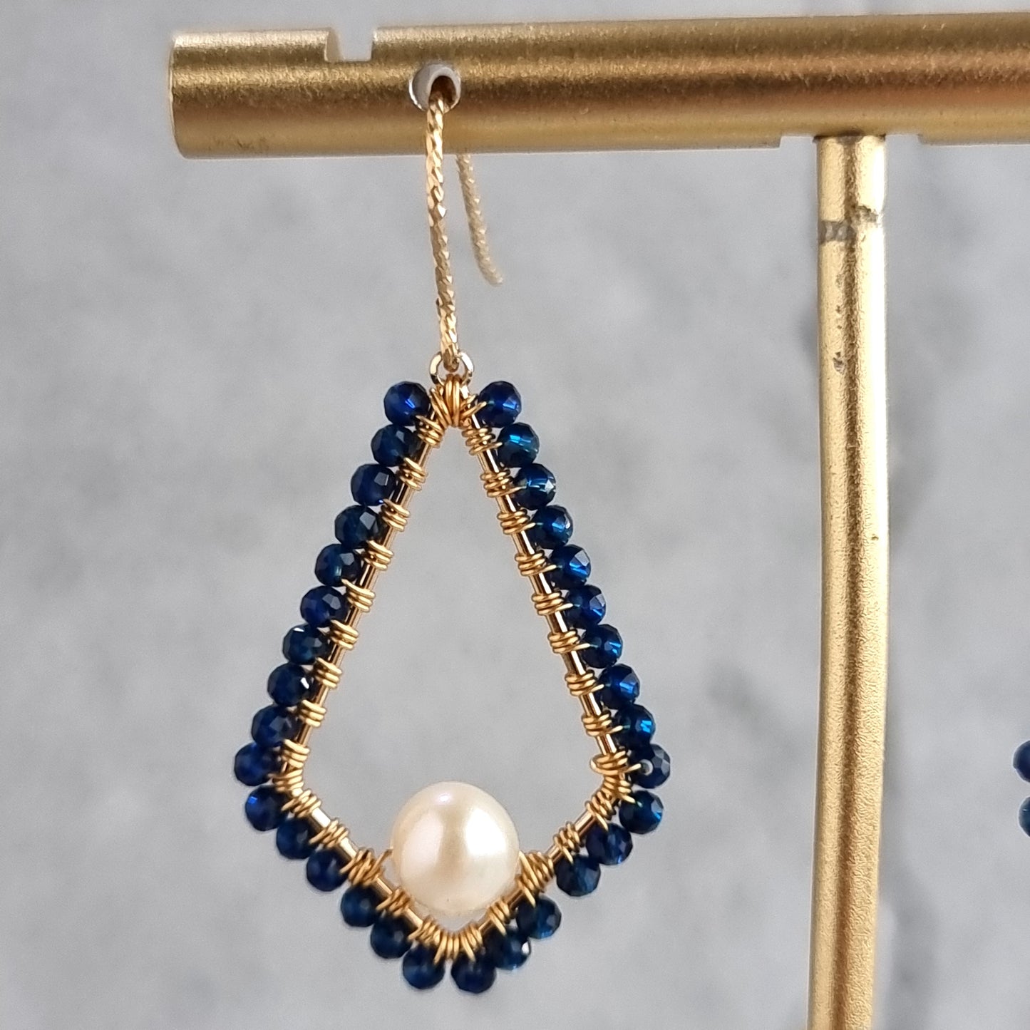 Kite Shape Blue Spinel Gemstone with Fresh Water Pearl