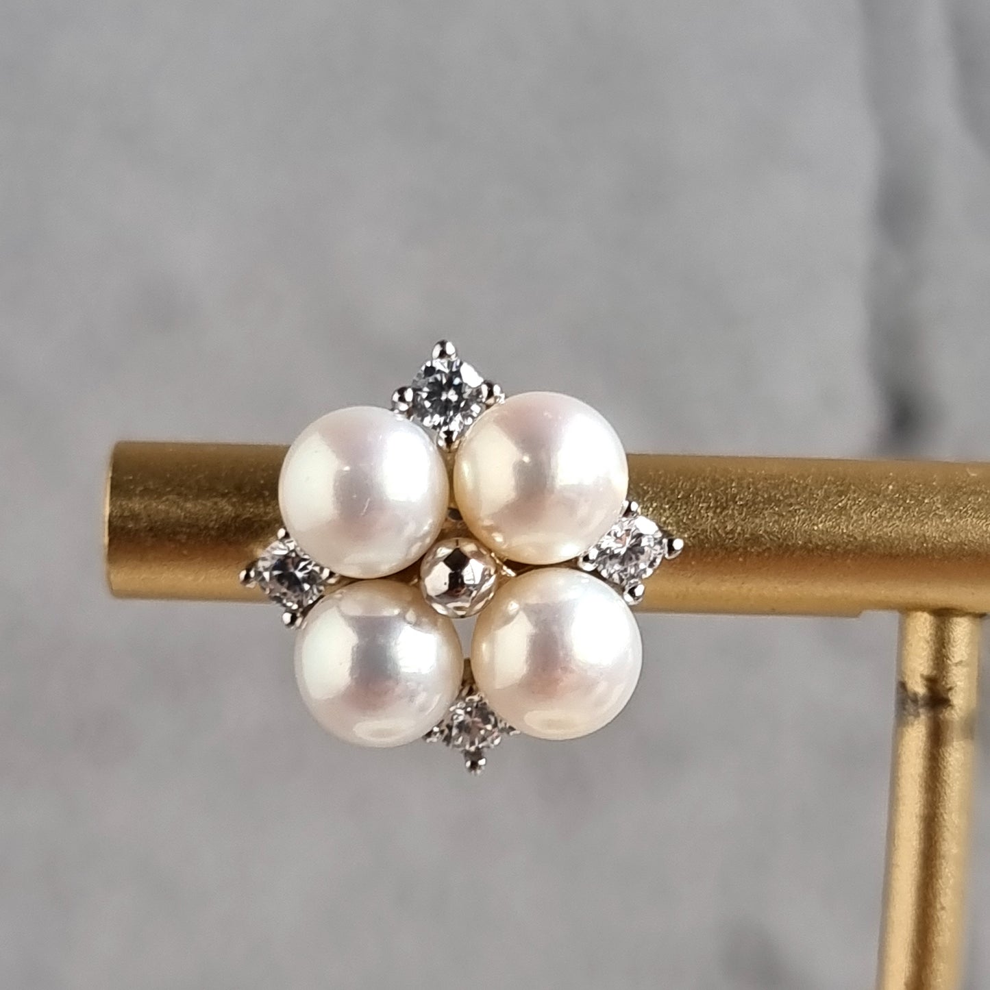 Fresh Water Pearl Clover Earrings/Stud