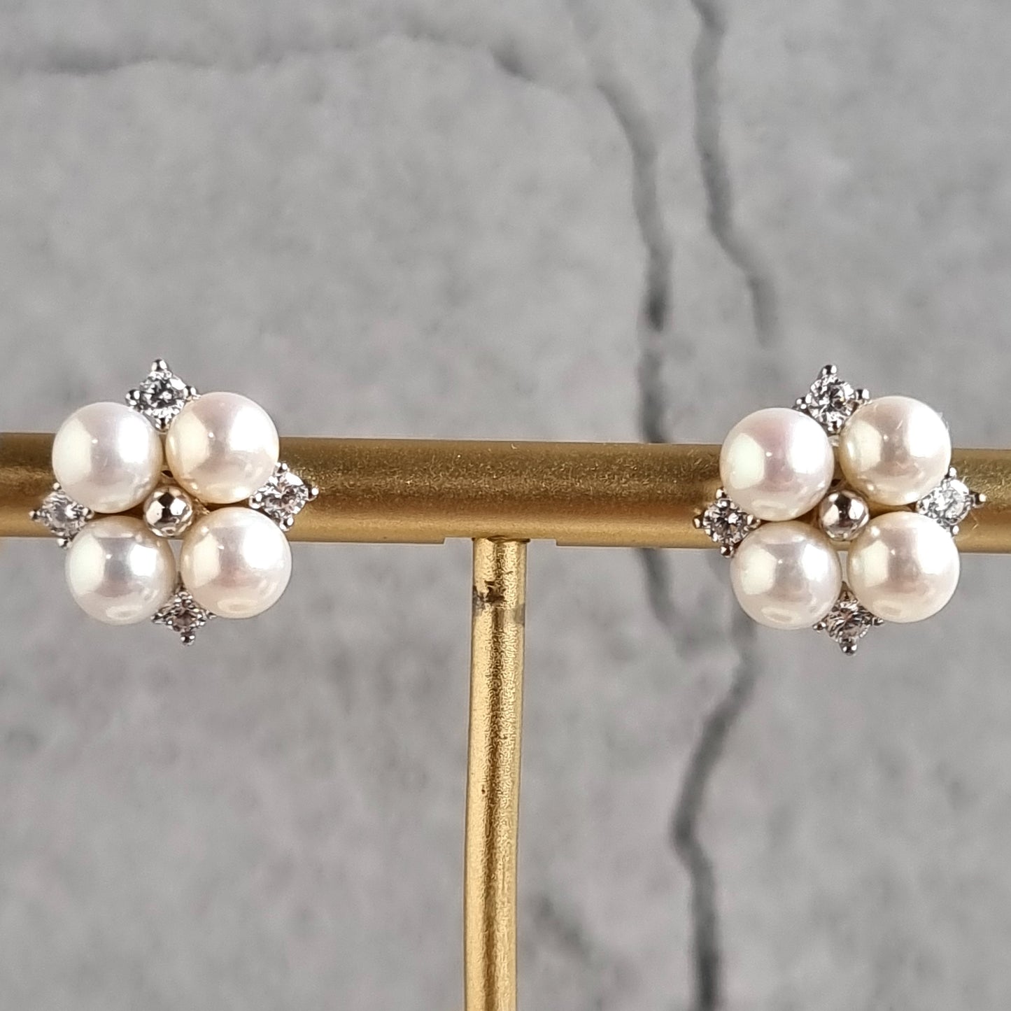 Fresh Water Pearl Clover Earrings/Stud