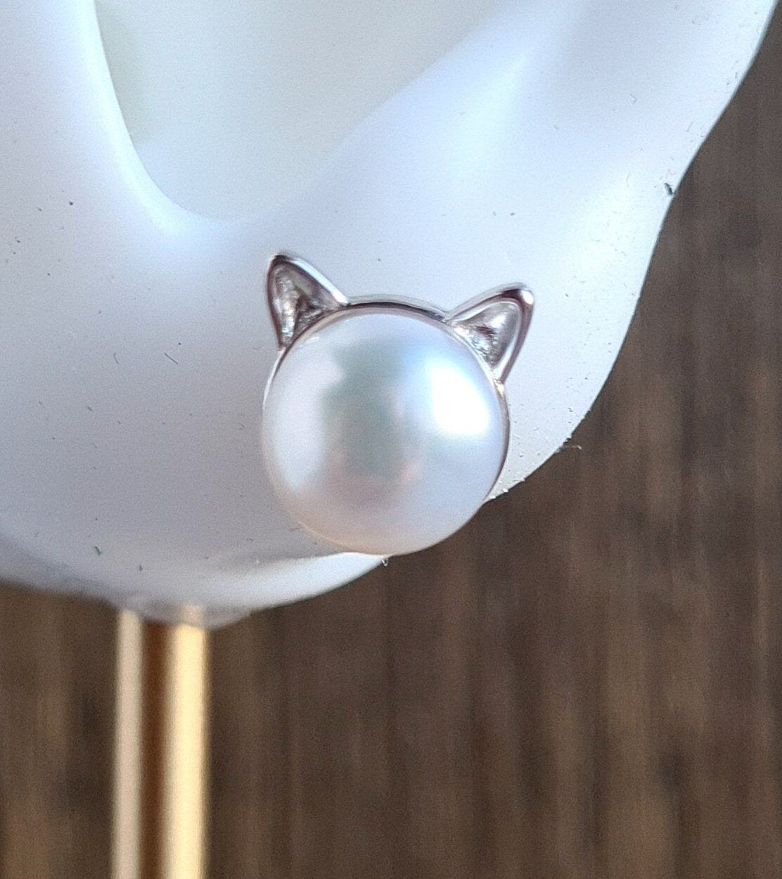 Cat, Fresh Water Pearl with Sterling Silver (Silver/Gold) Stud (Suitable for children/young adult)