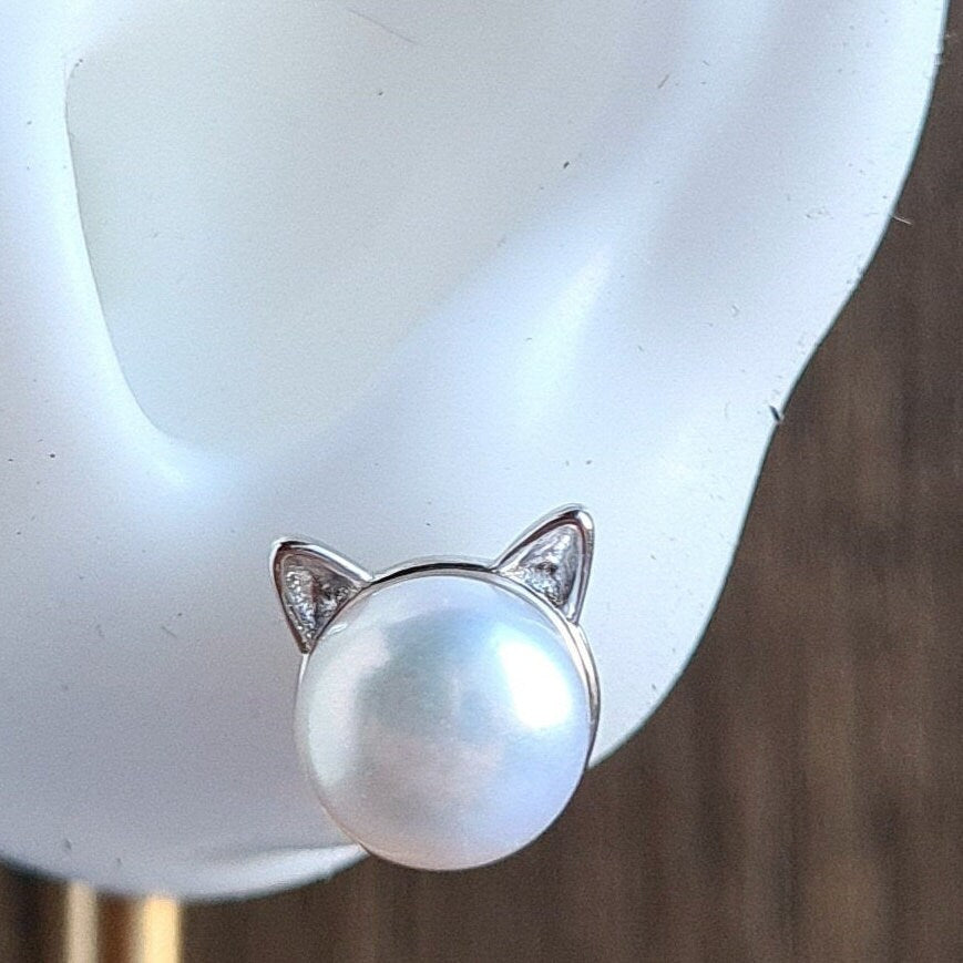 Cat, Fresh Water Pearl with Sterling Silver (Silver/Gold) Stud (Suitable for children/young adult)