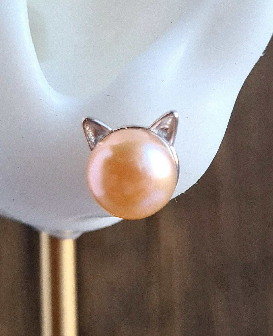 Cat, Fresh Water Pearl with Sterling Silver (Silver/Gold) Stud (Suitable for children/young adult)