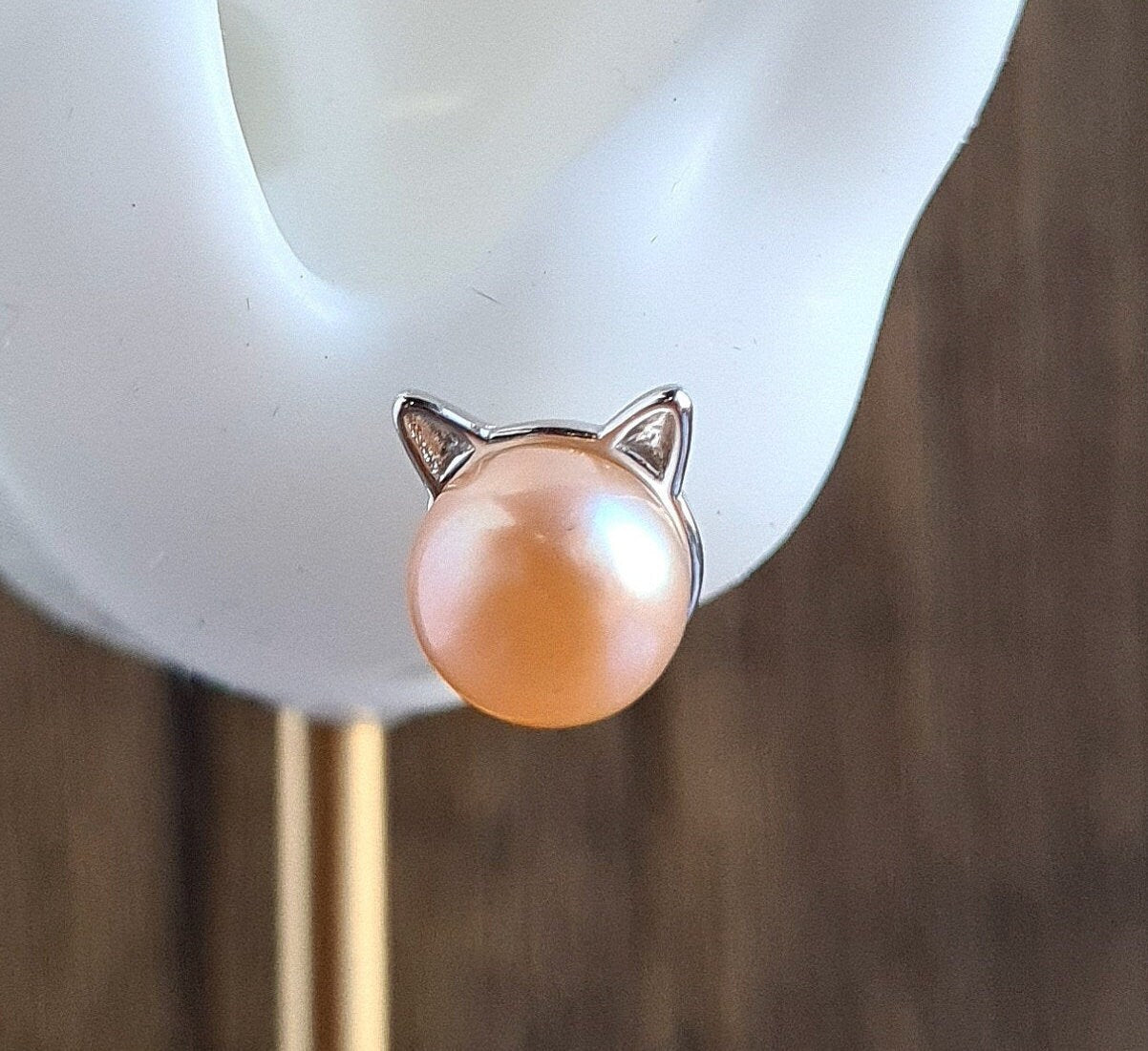 Cat, Fresh Water Pearl with Sterling Silver (Silver/Gold) Stud (Suitable for children/young adult)
