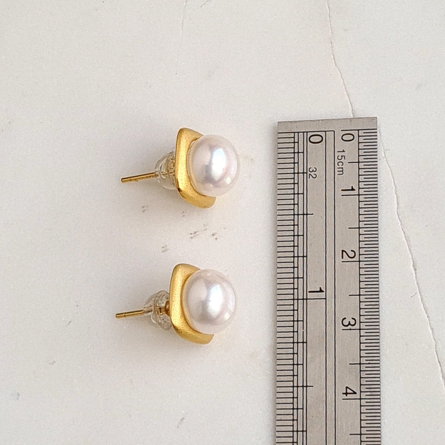 Frosted S925 frame with Fresh Water Pearl Ear Stud