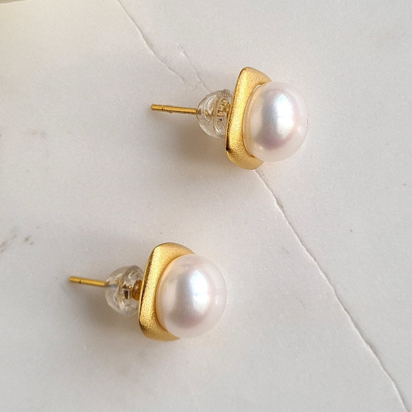 Frosted S925 frame with Fresh Water Pearl Ear Stud