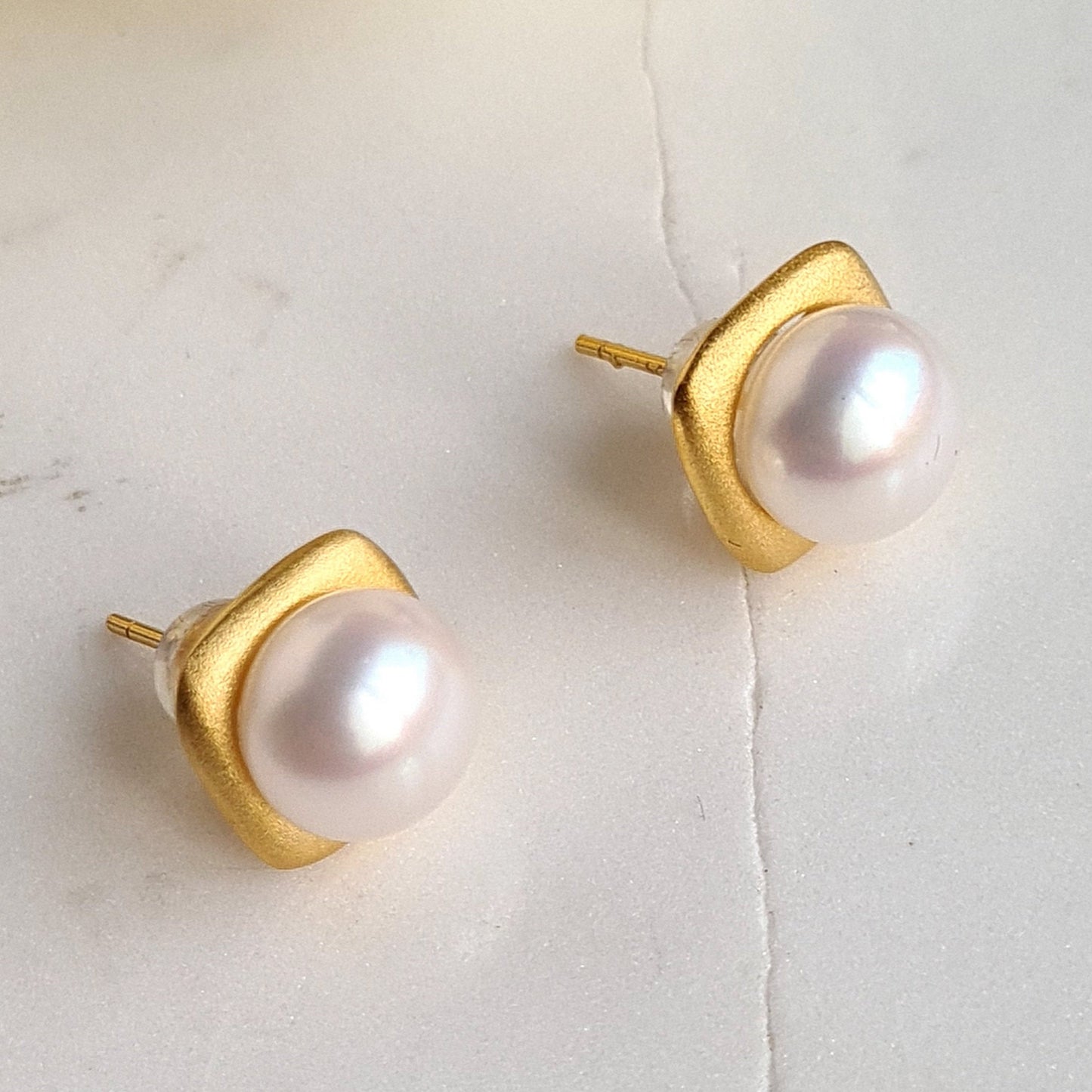 Frosted S925 frame with Fresh Water Pearl Ear Stud