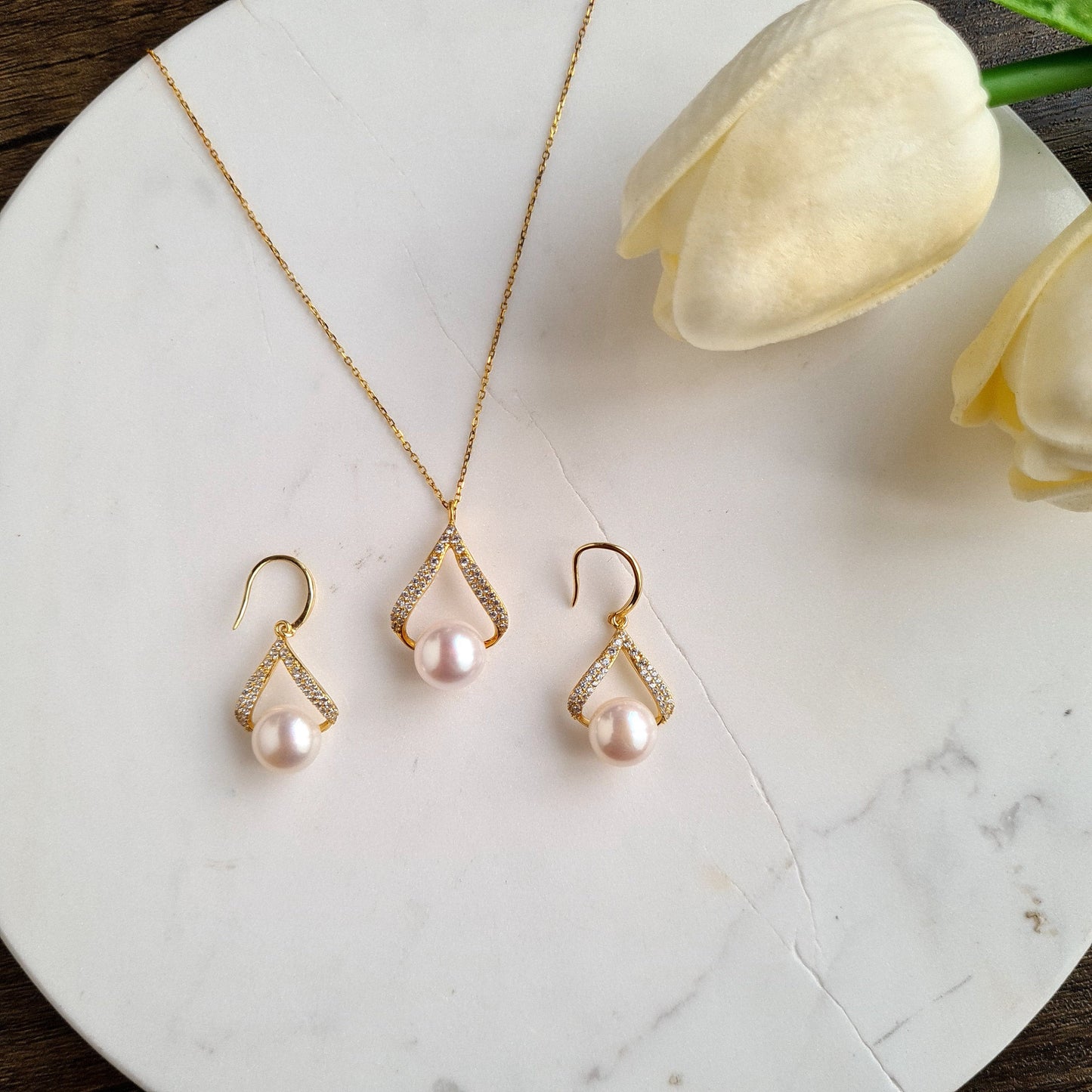 Fresh Water Pearl Earrings & Necklace Set