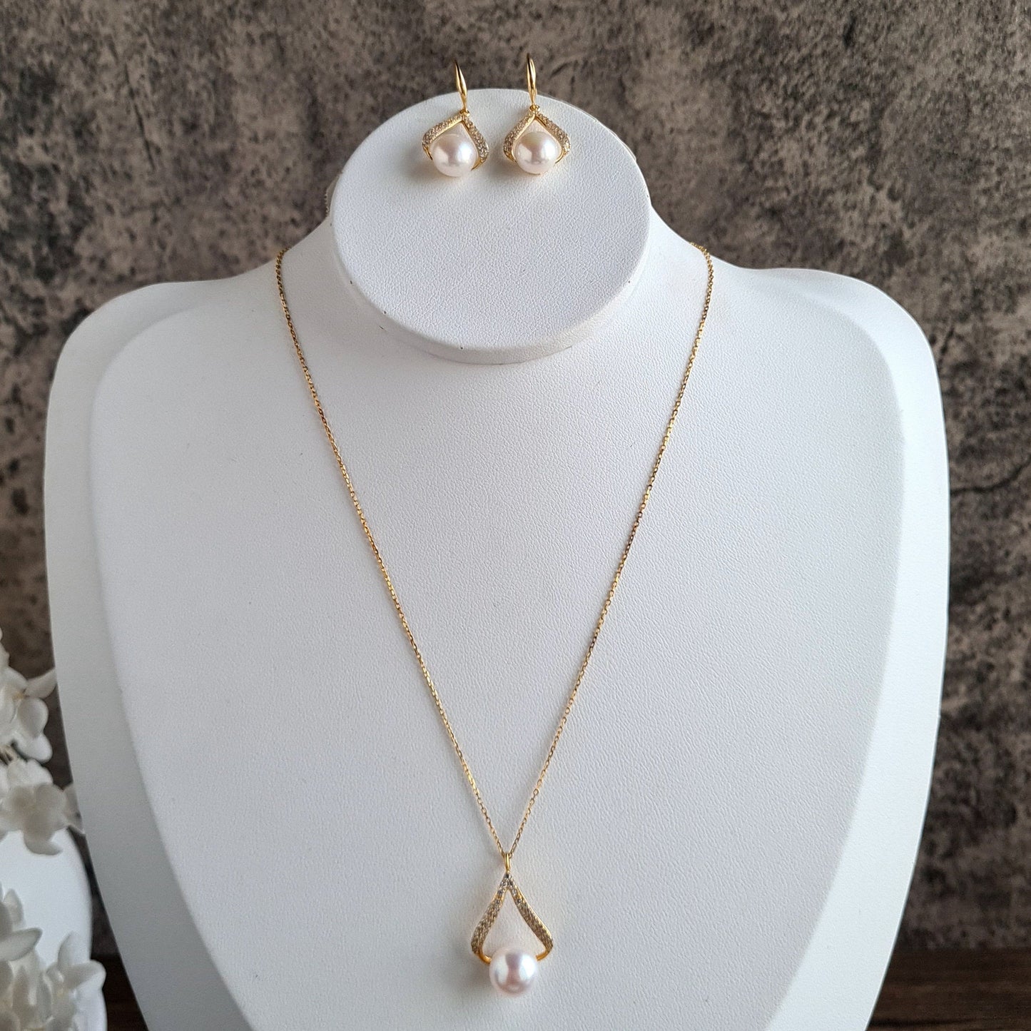 Fresh Water Pearl Earrings & Necklace Set