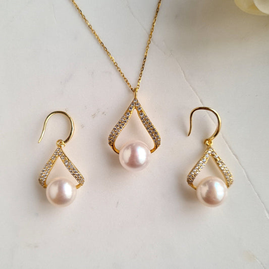 Fresh Water Pearl Earrings & Necklace Set