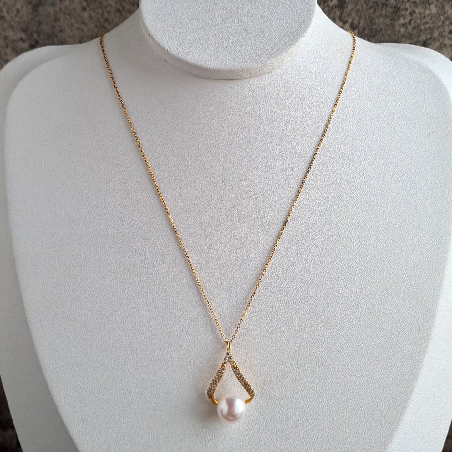 Fresh Water Pearl Earrings & Necklace Set