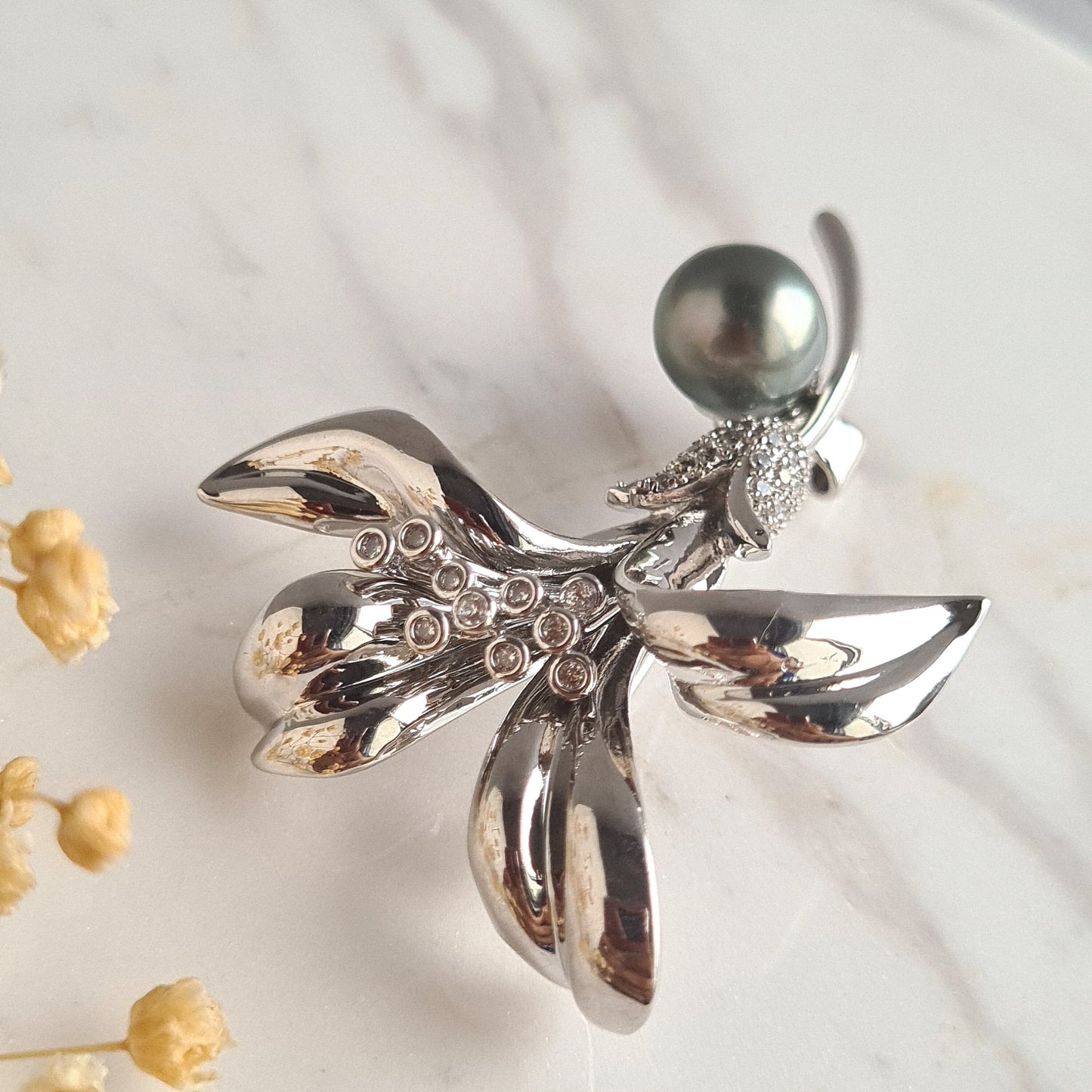 Tahitian Pearl Glossy Flower Brooch