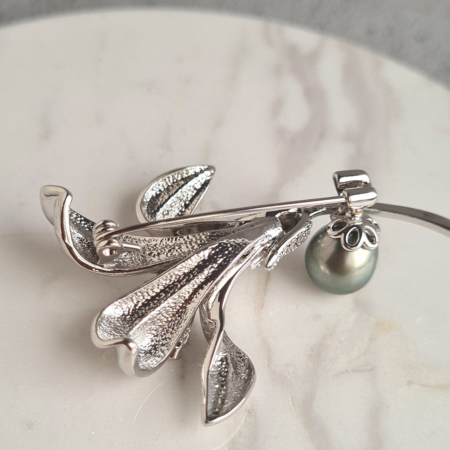 Tahitian Pearl Glossy Flower Brooch