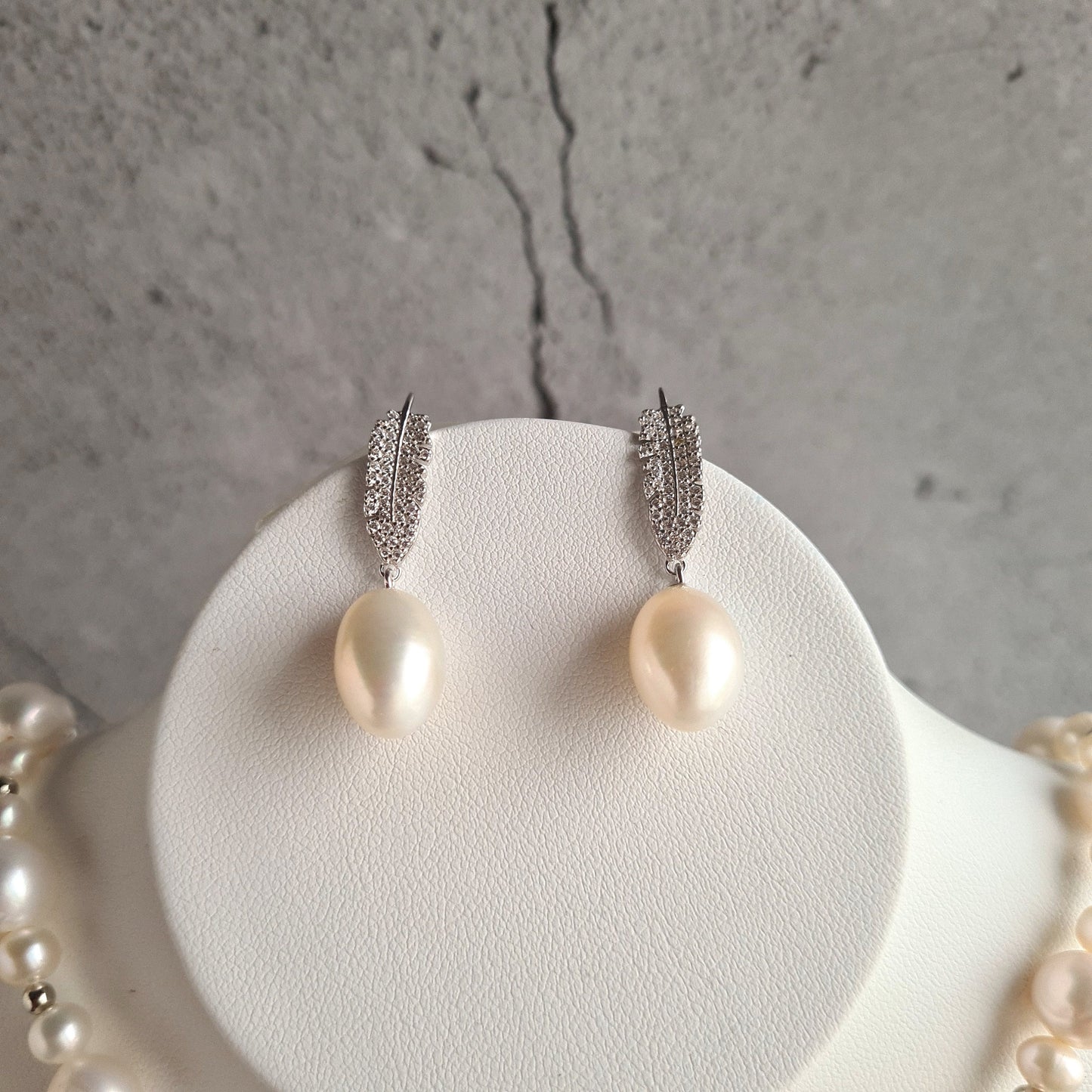 Fresh Water Pearl Lariat Necklace with feather Clasp & Feather Stud Earrings Set
