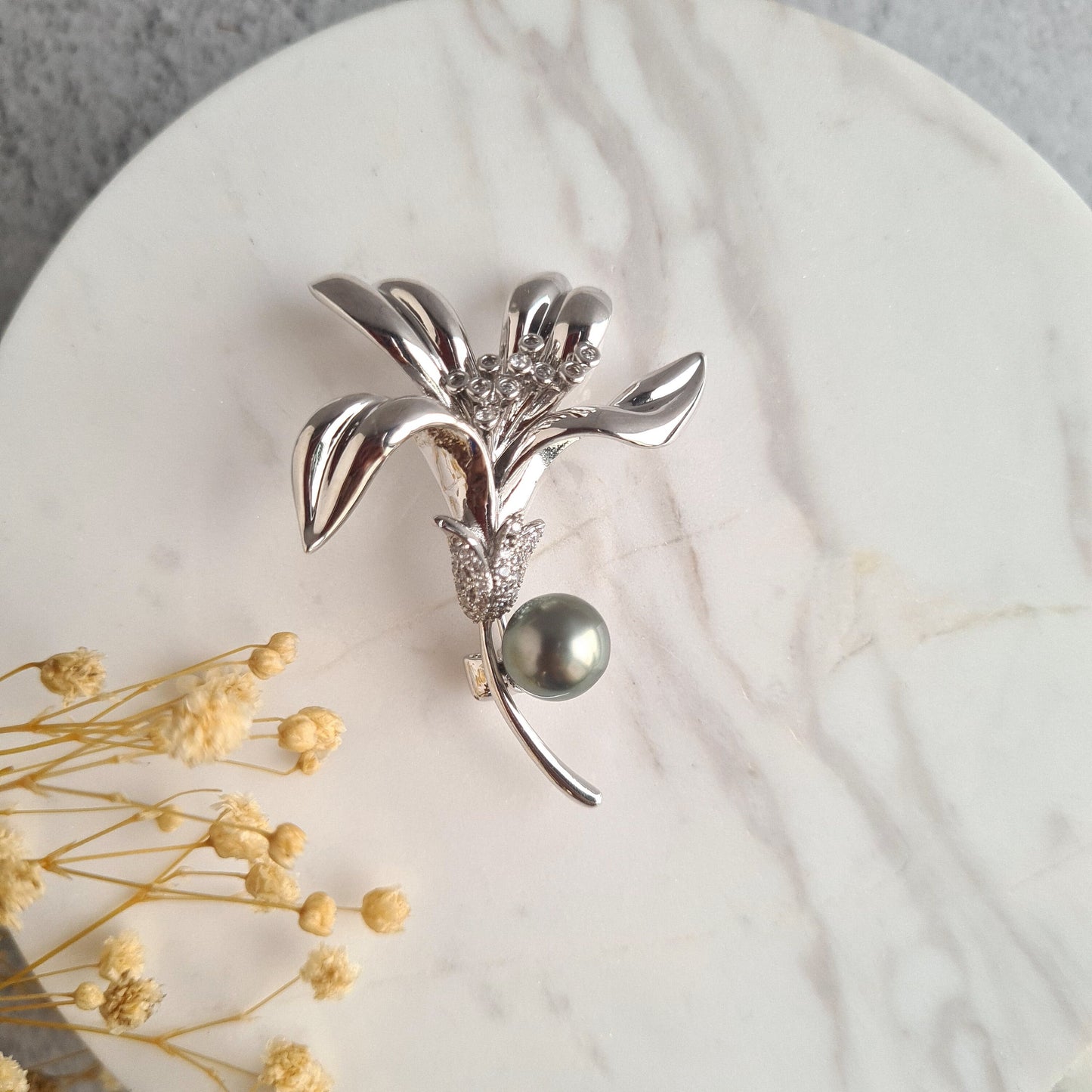 Tahitian Pearl Glossy Flower Brooch