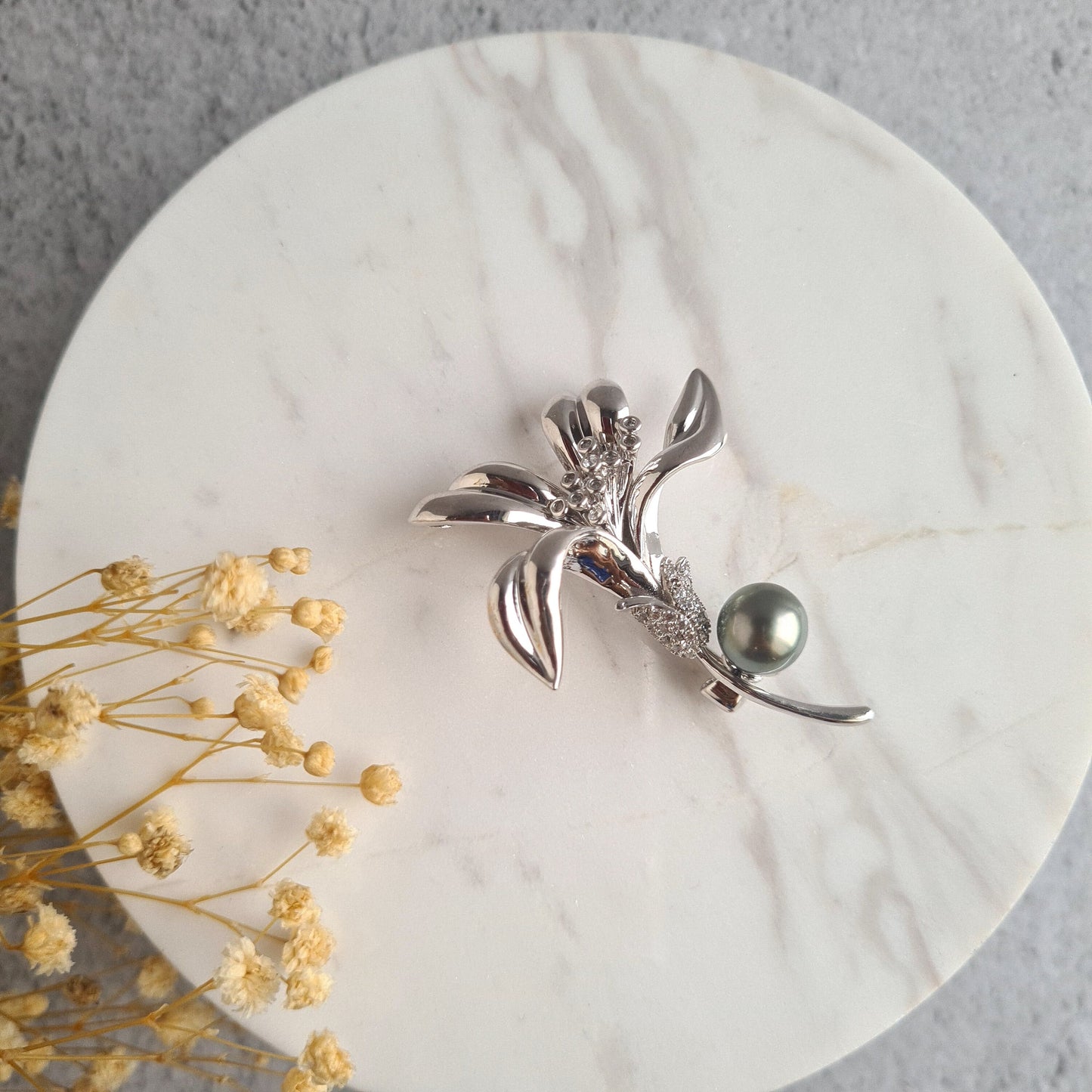 Tahitian Pearl Glossy Flower Brooch