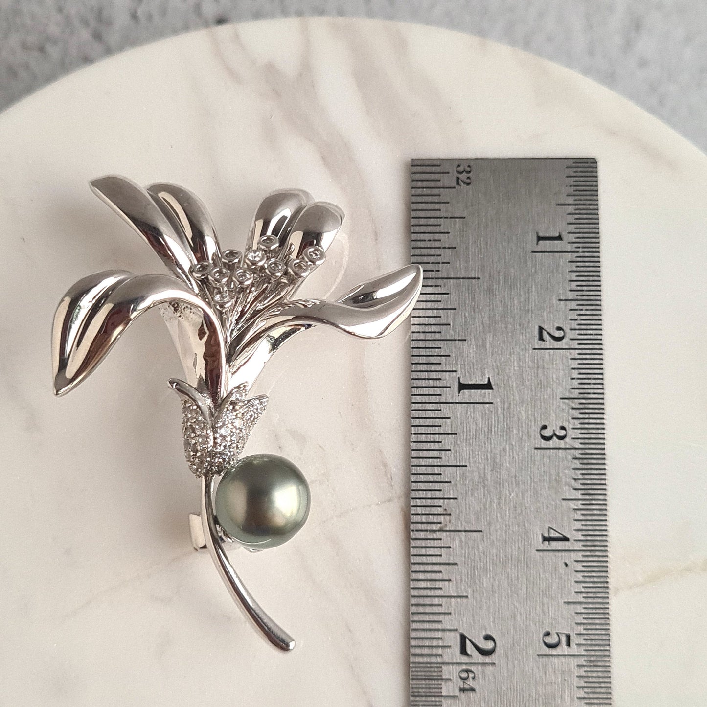 Tahitian Pearl Glossy Flower Brooch