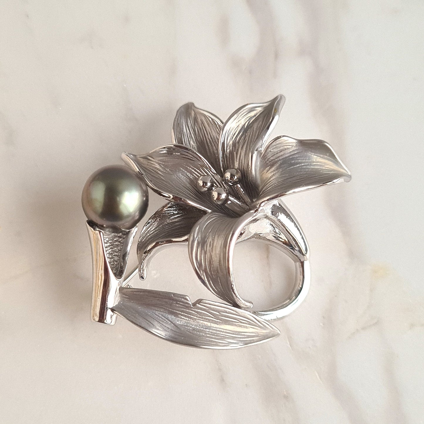 Tahitian Pearl Matte Black Alloy Flower Brooch