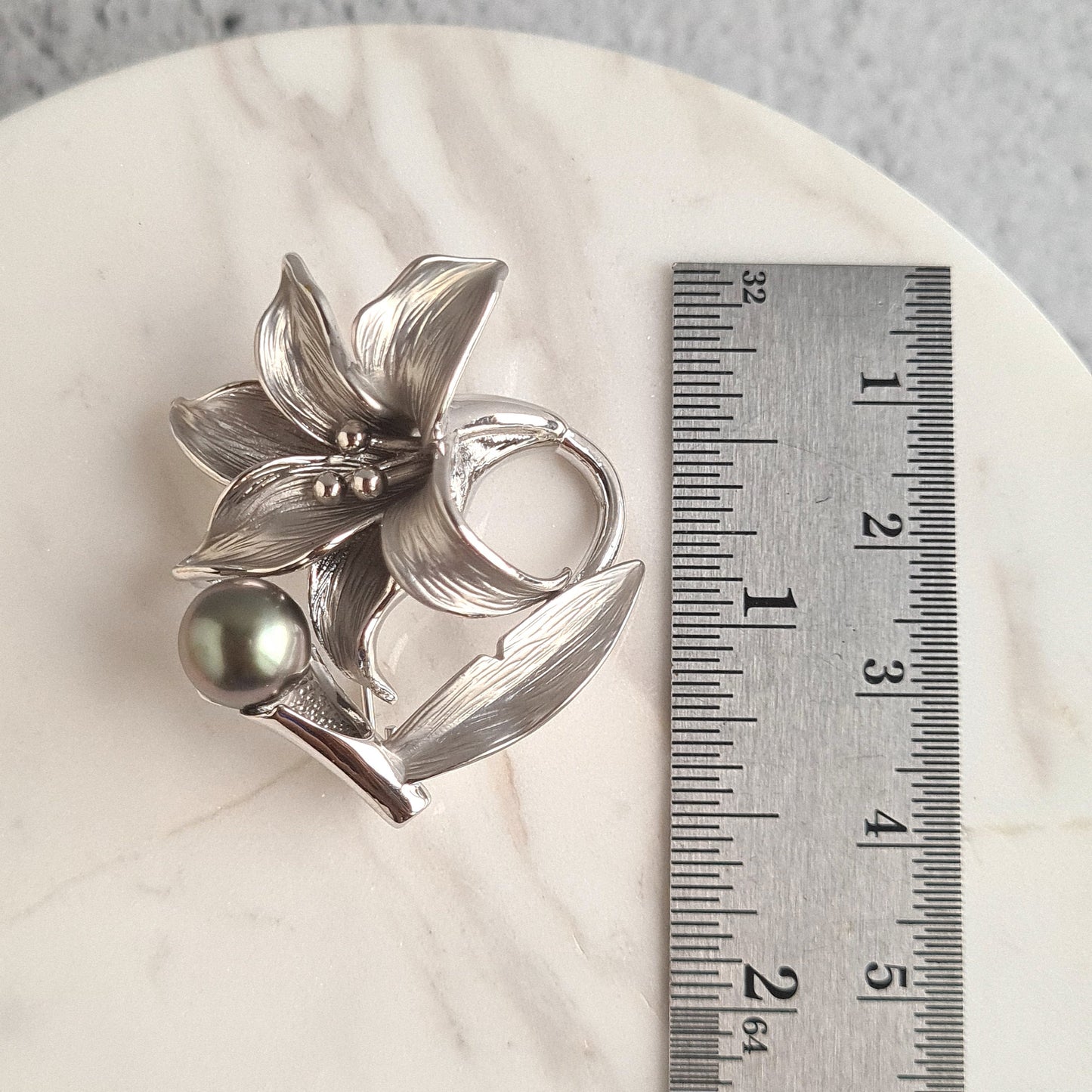 Tahitian Pearl Matte Black Alloy Flower Brooch