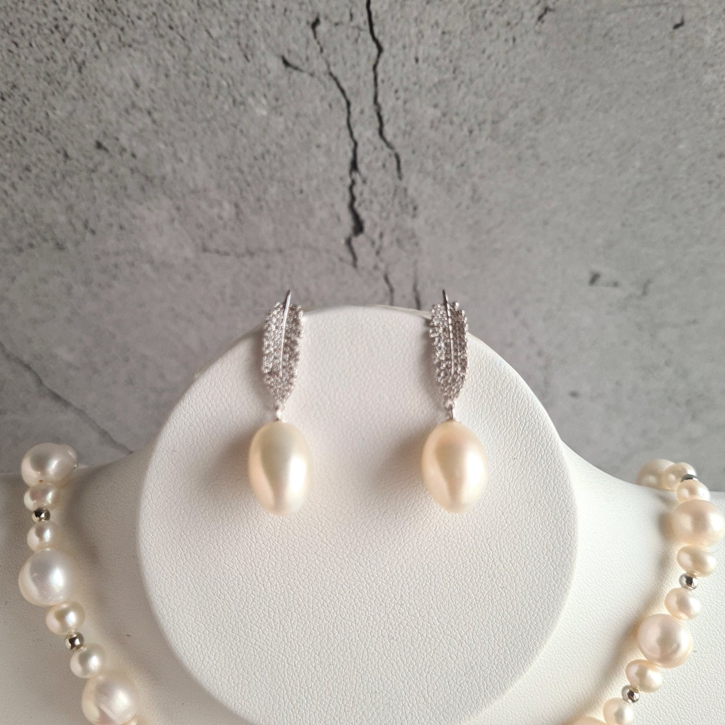 Fresh Water Pearl Lariat Necklace with feather Clasp & Feather Stud Earrings Set