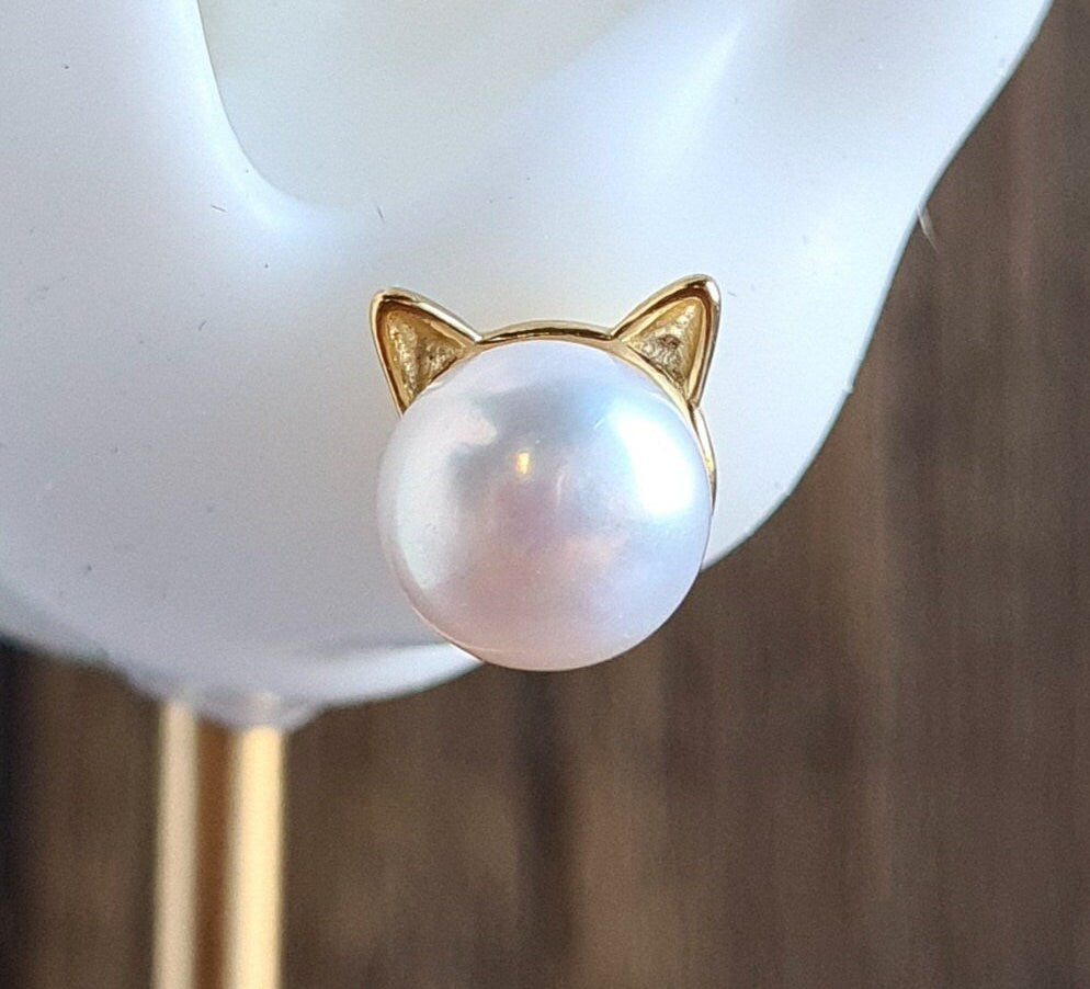 Cat, Fresh Water Pearl with Sterling Silver (Silver/Gold) Stud (Suitable for children/young adult)