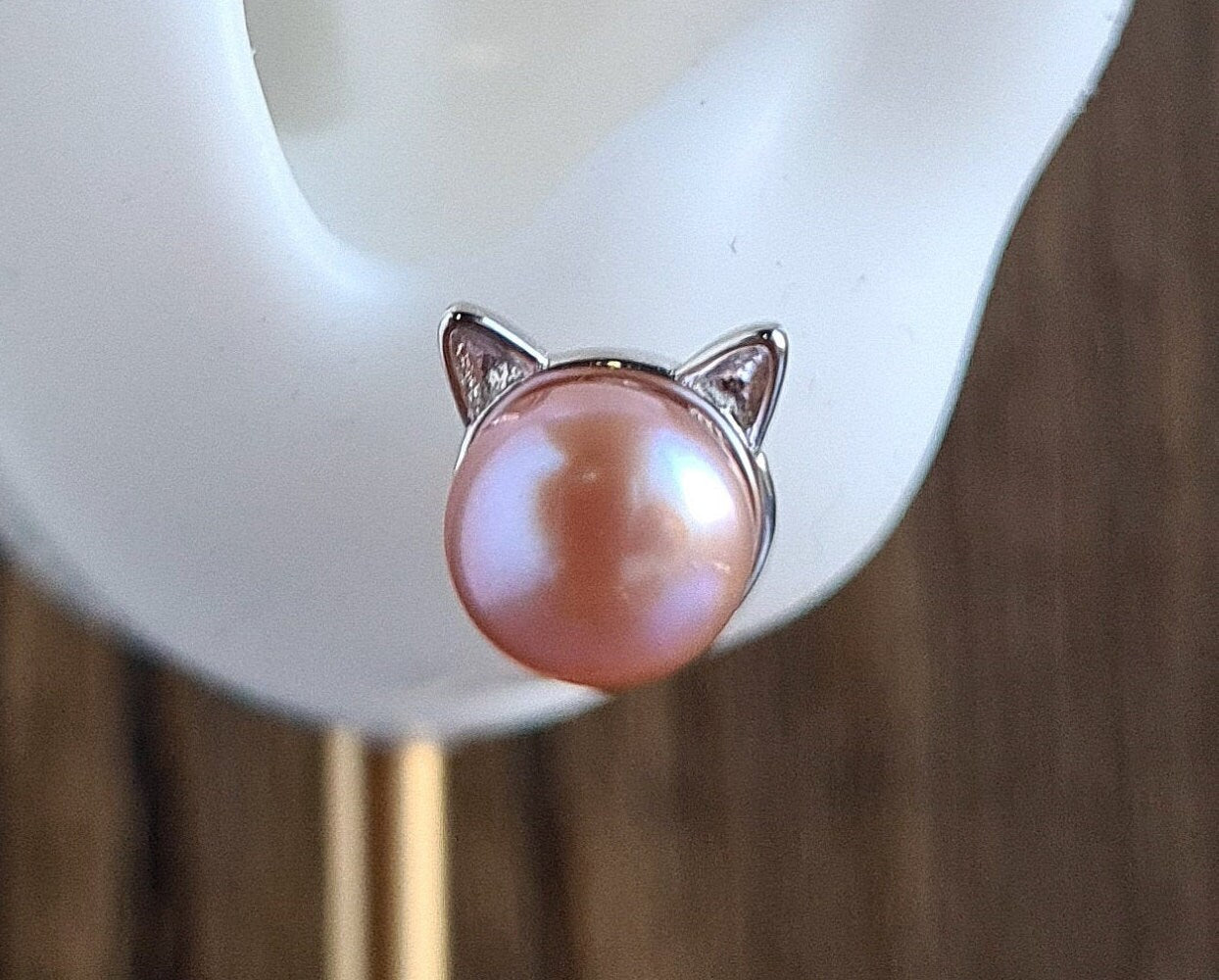 Cat, Fresh Water Pearl with Sterling Silver (Silver/Gold) Stud (Suitable for children/young adult)