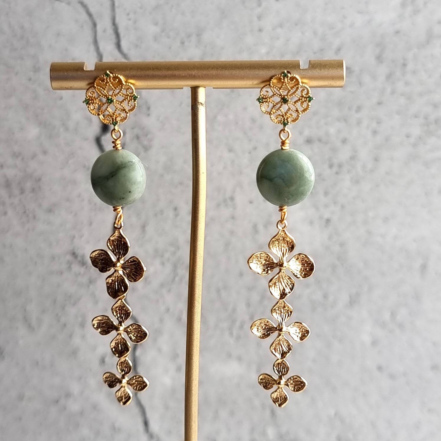 Oriental Style Coin Jade with Flower Trail Charm Gemstone Earrings