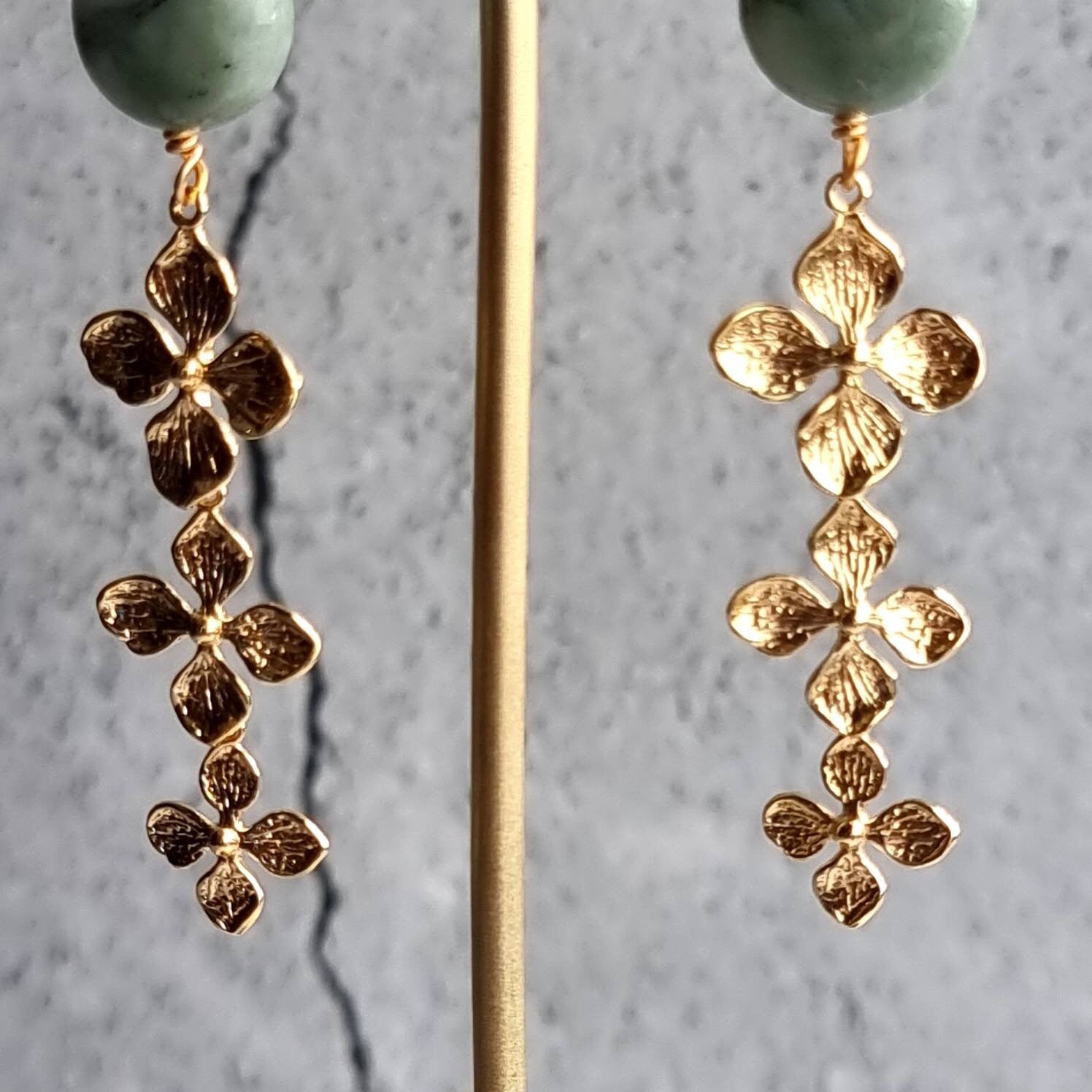 Oriental Style Coin Jade with Flower Trail Charm Gemstone Earrings